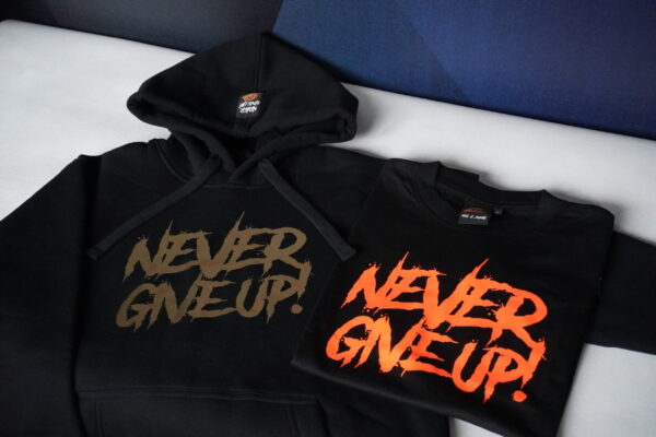 PAKIET: Bluza Never Give Up! Złoty FLEX  + Koszulka Never Give Up! - czerwony FLUO - obrazek 2